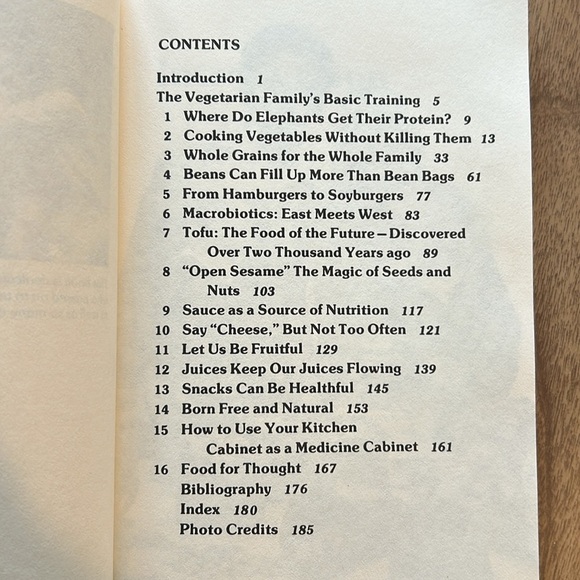 Vintage 70s The Vegetarian Family Cookbook by Runa & Victor Zurbel 1978 - Picture 8 of 14